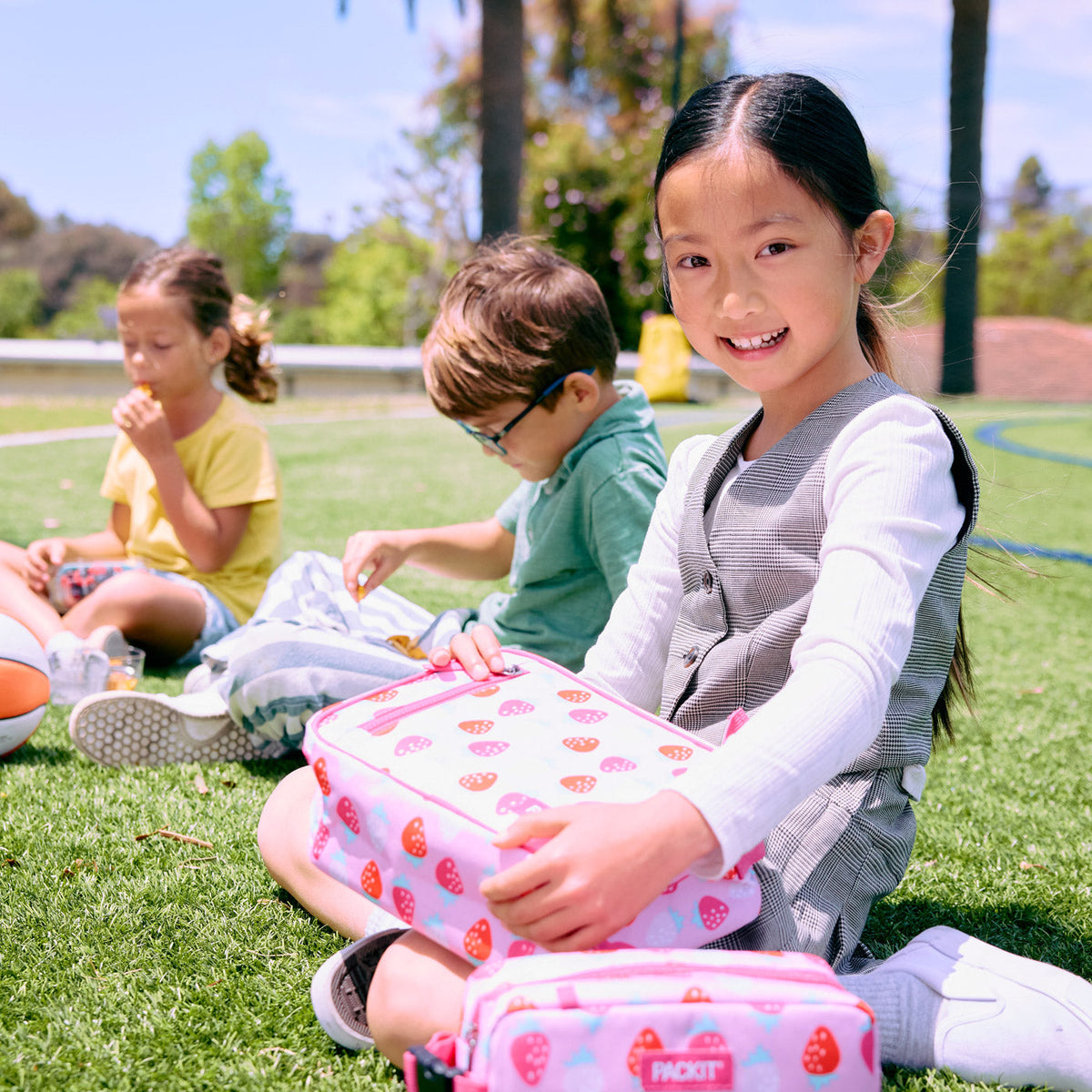 freezable-classic-lunch-box-l5 Crossbody-Lunch-Box_01919.jpg
